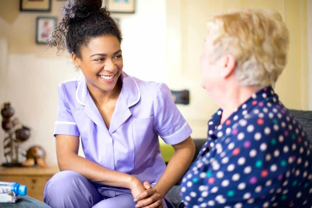 5 Characteristics You Should Look For in a Home Care Aide