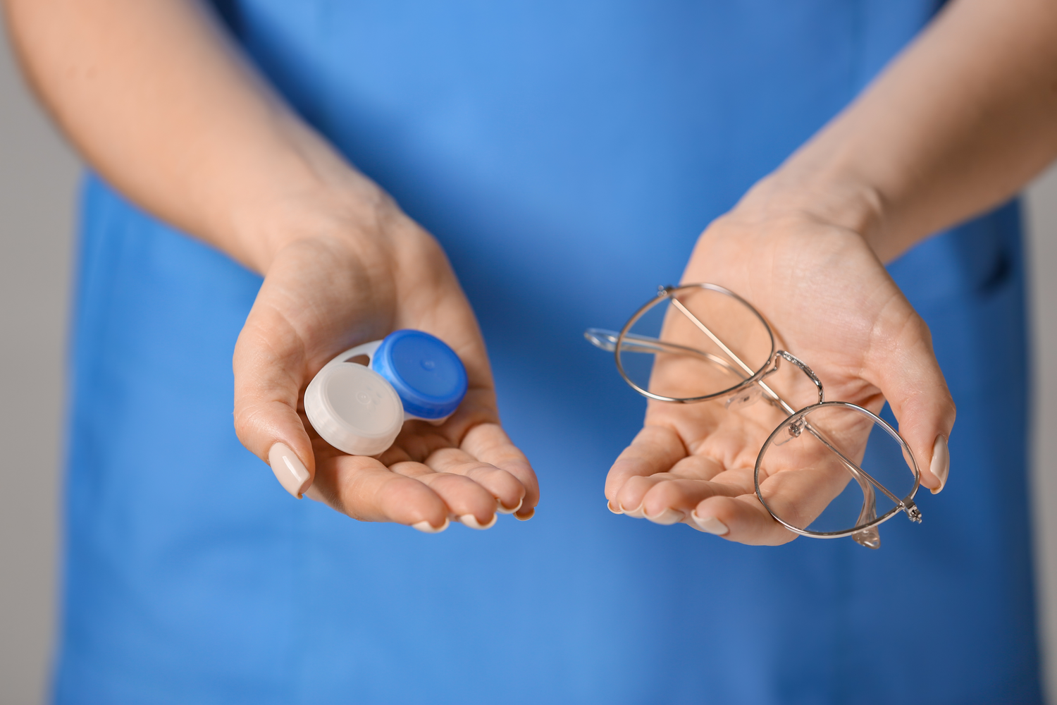 Contact Lenses: The Pros and Cons of Wearing Them